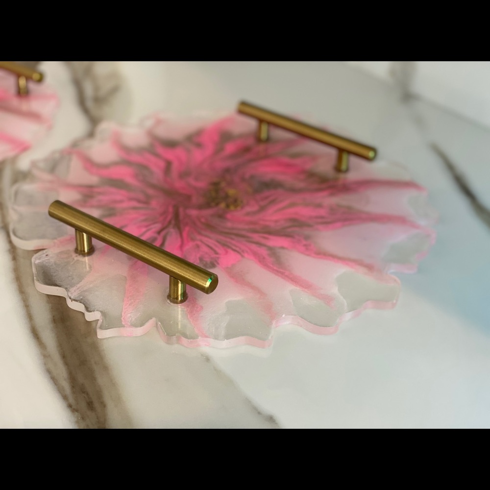 Resin pink tray set of two medium and small